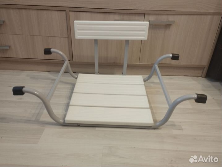 Подставка/сиденье для ванной со спинкой