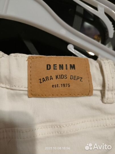 Рубашка и джинсы