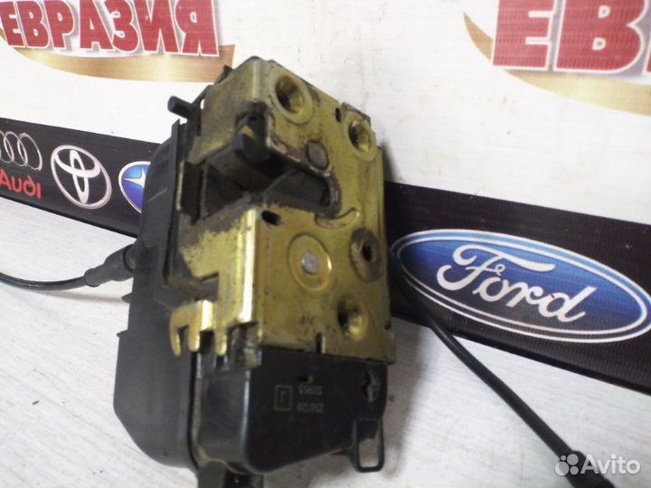 Замок двери задний левый Nissan Primera P12