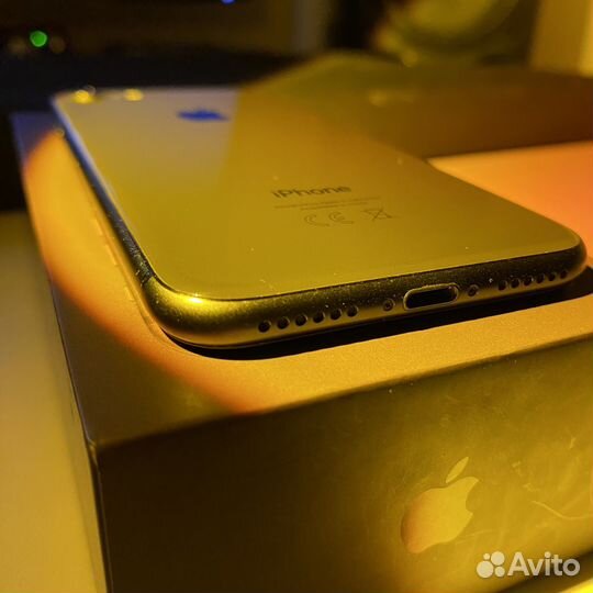 iPhone 8, 64 ГБ