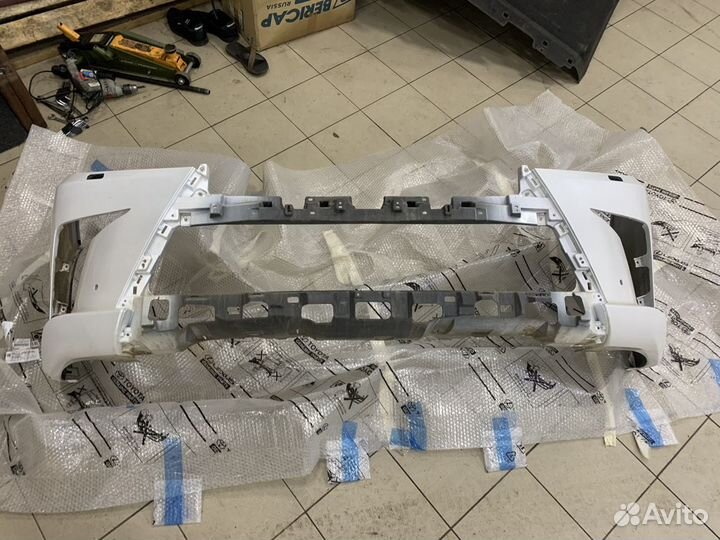 Передний бампер Lexus LX 570