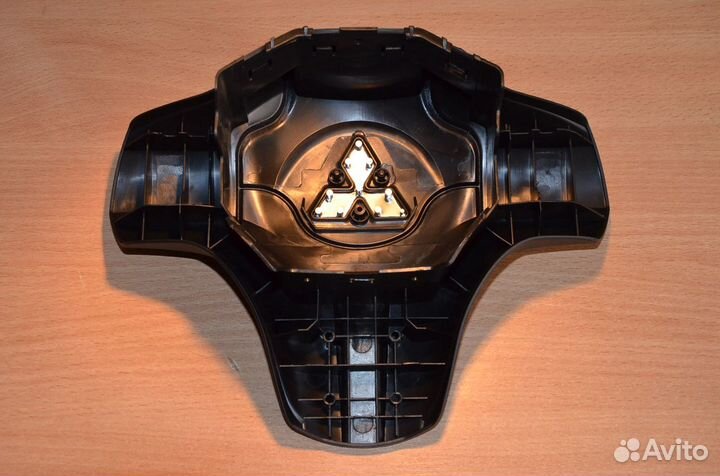 Крышка подушки Мицубиси Ланцер 9 Кольт