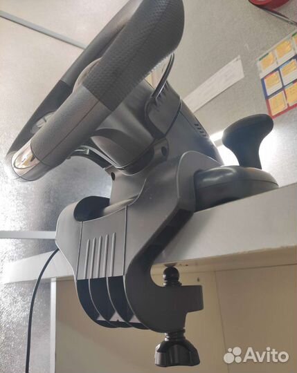 Игровой руль с педалями