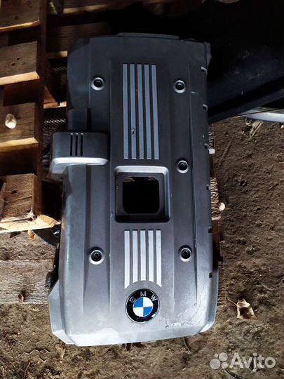 Крышка двигателя BMW N52
