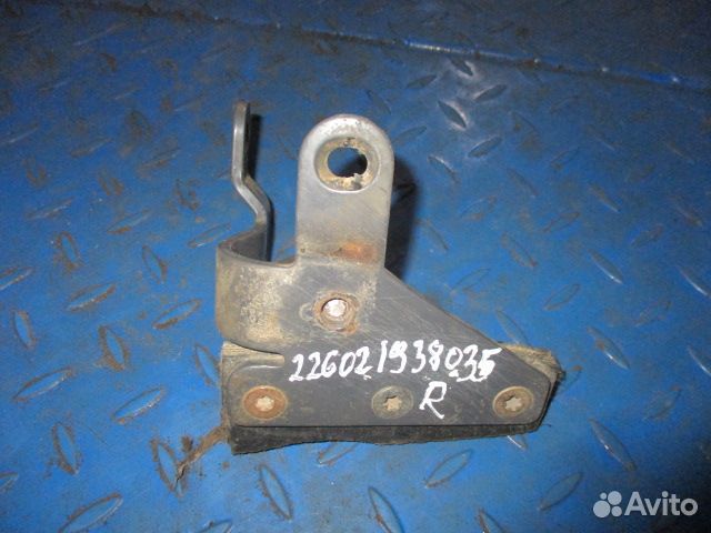 Кронштейн подножки правый Scania 1749596