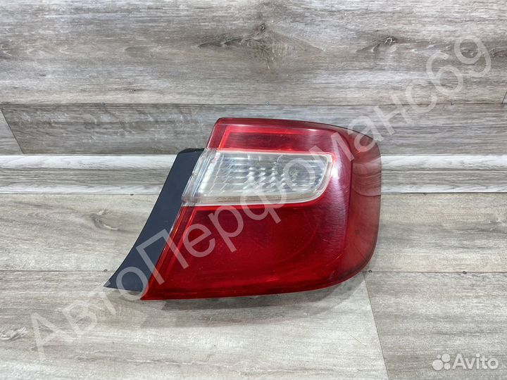 Фонарь задний правый внешний Camry 50 (2011-2014)