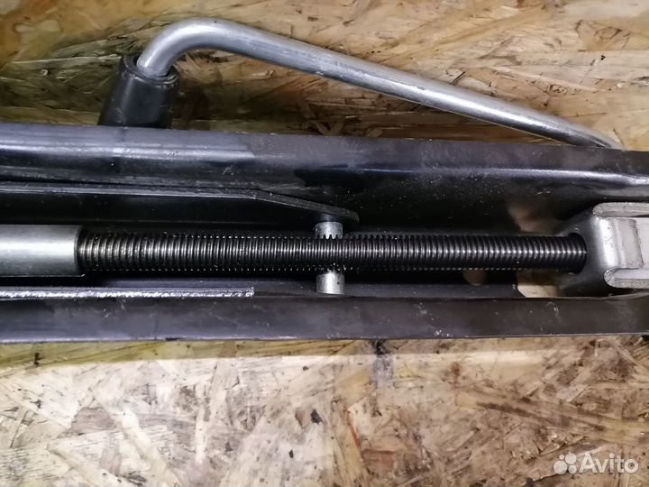 Домкрат Volkswagen Tiguan