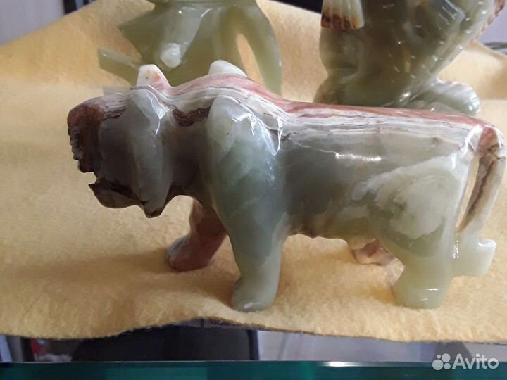 Фигурки из оникса
