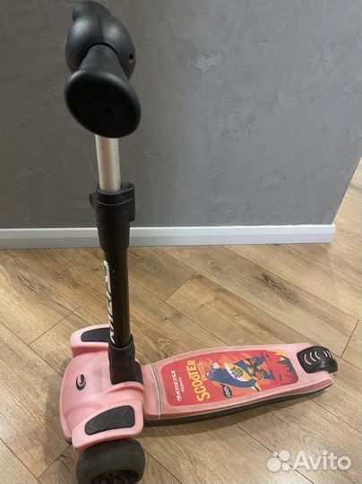 Самокат трехколесный