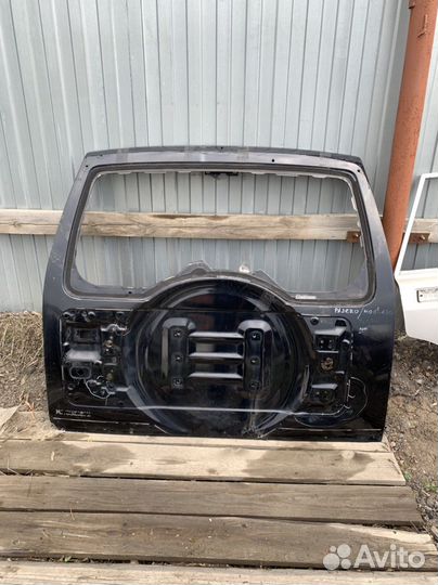 Дверь багажника Mitsubishi pajero 4