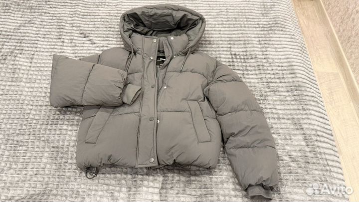 Пуховик зимний женский серого цвета