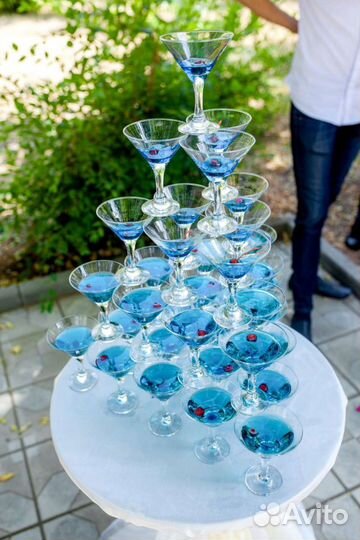 Пирамида из шампанского