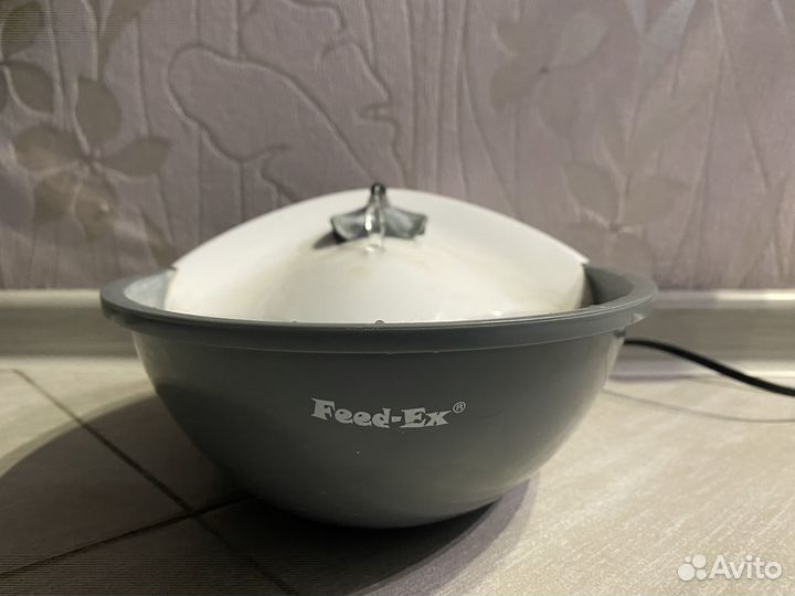 Автоматическая поилка-фонтан для кошек и собак