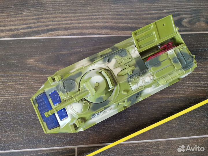 Танк игрушка