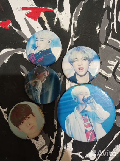 Значки bts, anime
