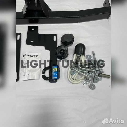 Фаркоп со съемным шаром Рено Дастер