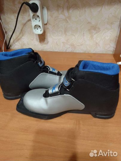 Лыжные ботинки
