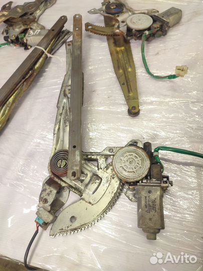 Стеклоподъёмник Mitsubishi Pajero Sport