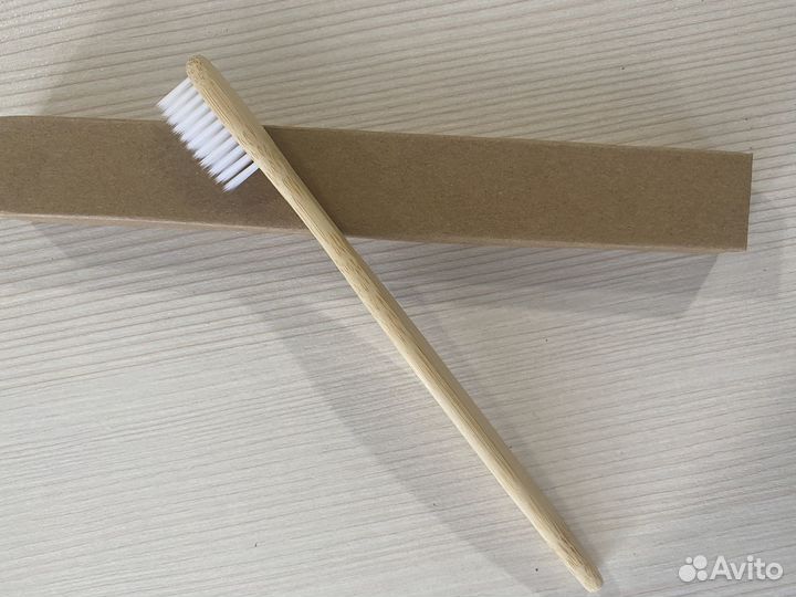 Бамбуковая зубная щетка белая