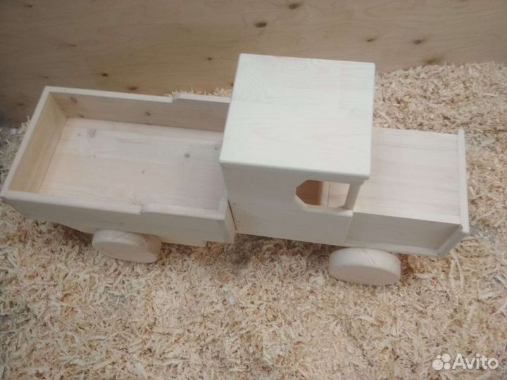 Деревянная машина. Ручная работа