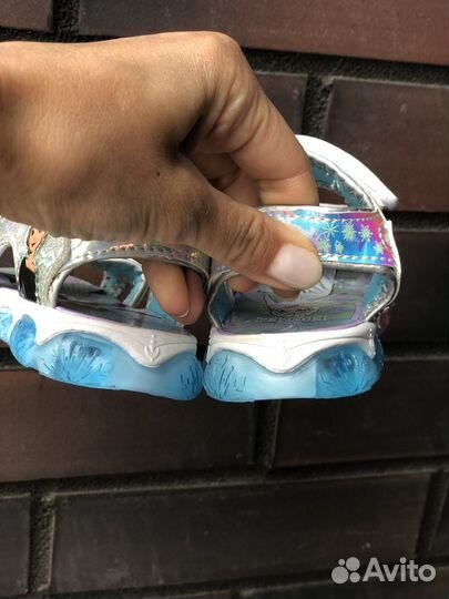 Босоножки светящиеся с Эльзой новые