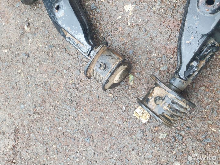 Передние рычаги mitsubishi carisma