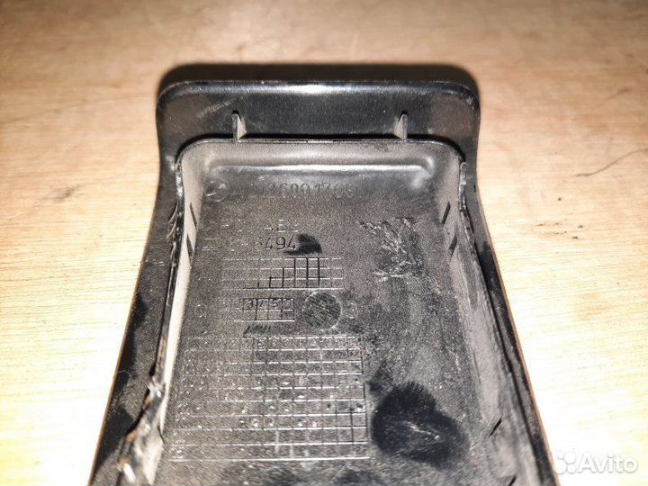 Заглушка полки багажника Mercedes-Benz E-Class