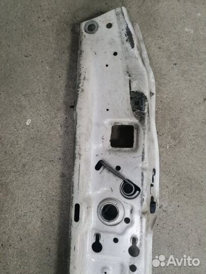 Рамка радиатора передняя Opel Astra универсал