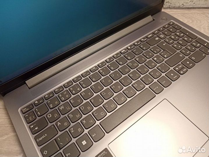 15.6 Ноутбук Lenovo IdeaPad Slim 3 15IRU8 на Intel