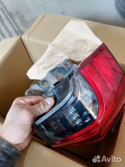 Задний левый наружний фонарь lexus lx570