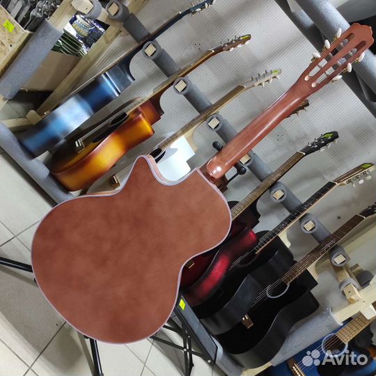 Гитара акустическая с широким грифом новая большая