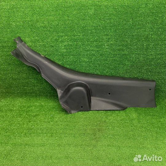 Накладка внутренняя на порог задняя правая Mazda 3