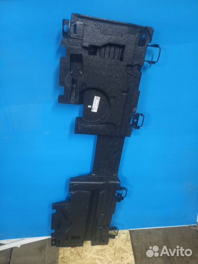 Touareg опорная деталь заднего сиденья