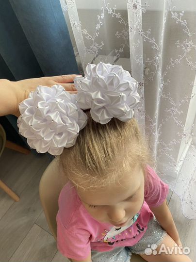 Белые банты