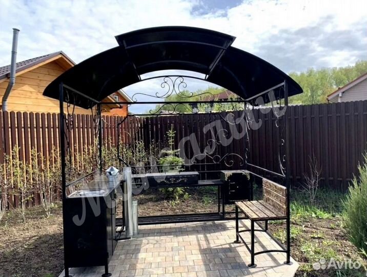 Мангал с крышей