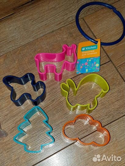 Формы для печенья и мерные ложки