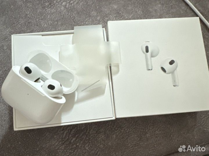Apple AirPods 3 Lightning Charging Case