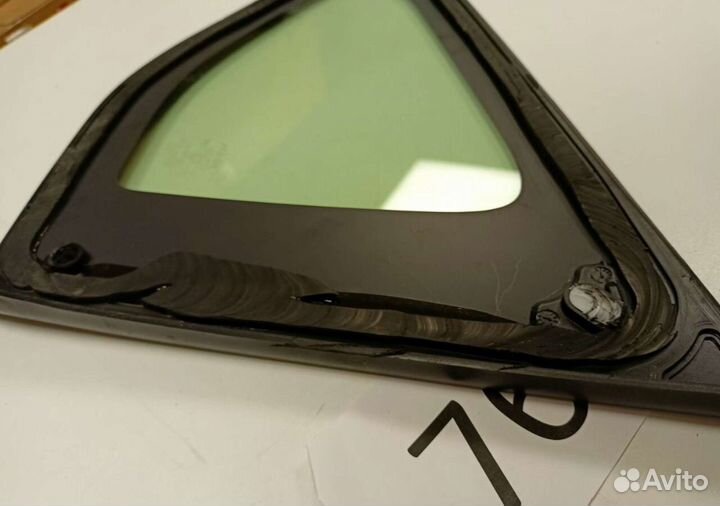 Стекло в крыло левое toyota RAV 4