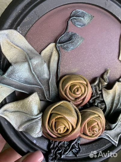 Картины из кожи