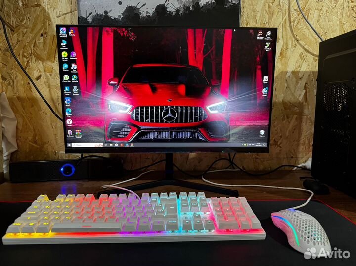 Мощный игровой компьютер с монитором