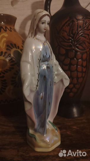 Статуэтка фарфор
