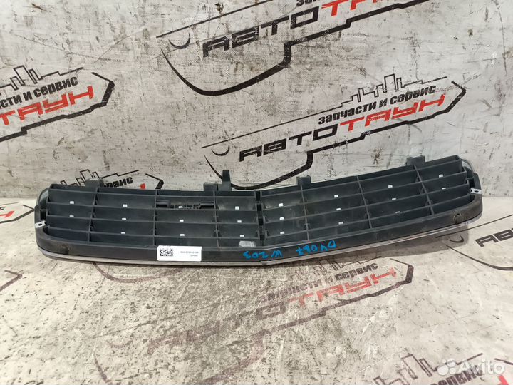 Решетка радиатора mercedes-benz C-class S203 W203 2 модель A20388002239744 DY087