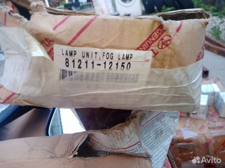 Фара противотуман правая toyota corolla 8121112150