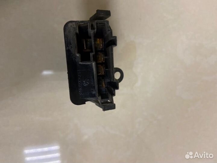 Резистор печки Volkswagen Vento седан ABU 1993