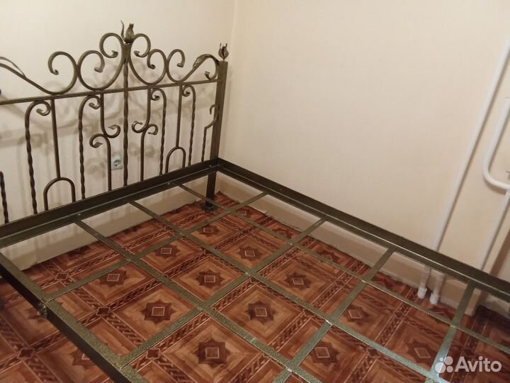 Кованая кровать