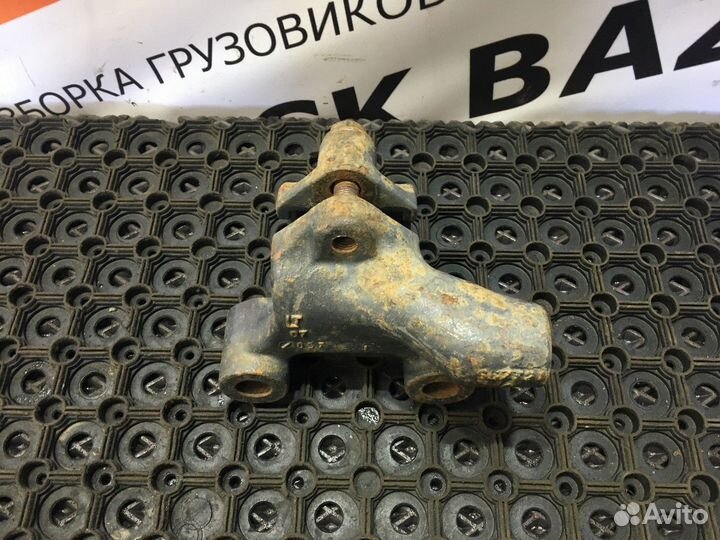 Кронштейн переднего амортизатора Renault Premium