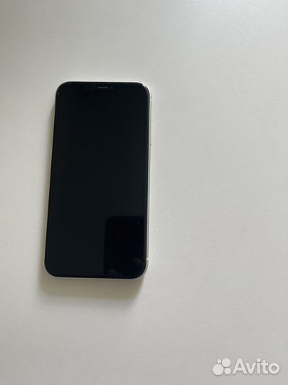 Телефон iPhone 11