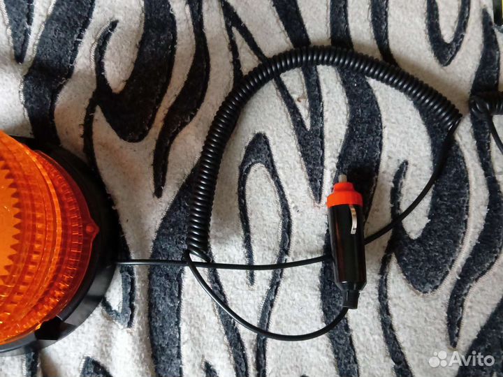 Автомобильный маячок оранжевого цвета