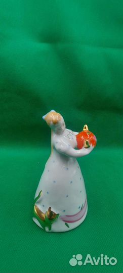 Статуэтка Девушка с чайником фарфор Дулево