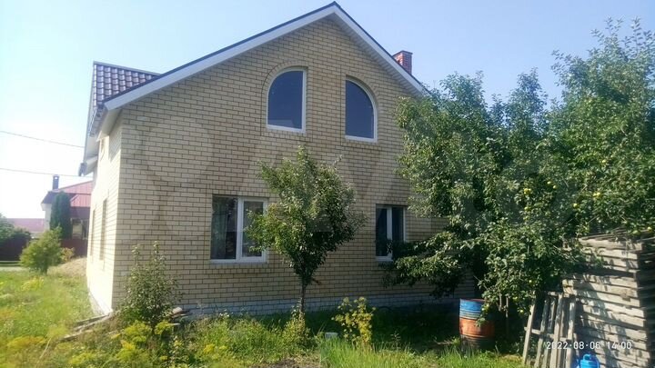 Коттедж 201 м² на участке 10 сот.